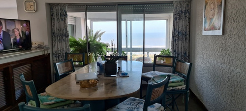 Apartamento En Venta Con Excelente Vista Al Mar, Primera Línea- Ref: 3996