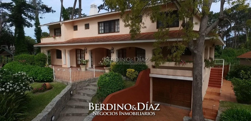 Hermosa Y Muy Amplia Casa En El Clásico Barrio De San Rafael- Ref: 327