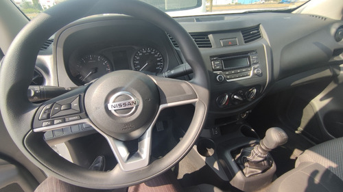 Imagen 8 de 13 de Nissan Np300 Estacas A/c