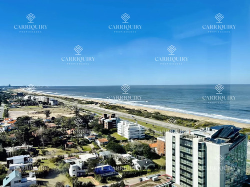 Apartamento De 2 Dormitorios Y Dependencia En Playa Brava - Punta Del Este