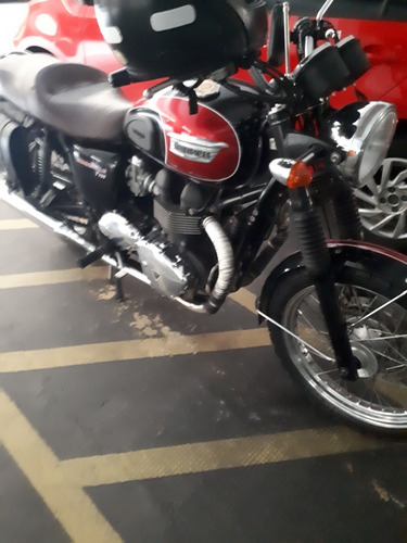 Triunph T100