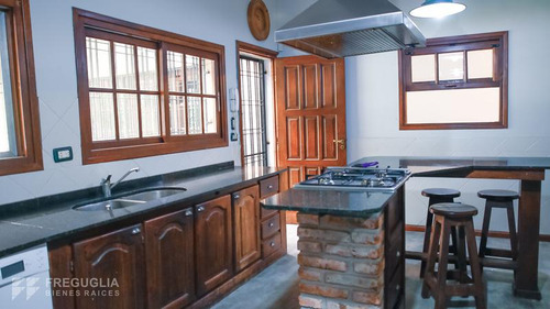 Casa En Venta De 4 Dormitorios Con Pileta En Rosario - Abasto