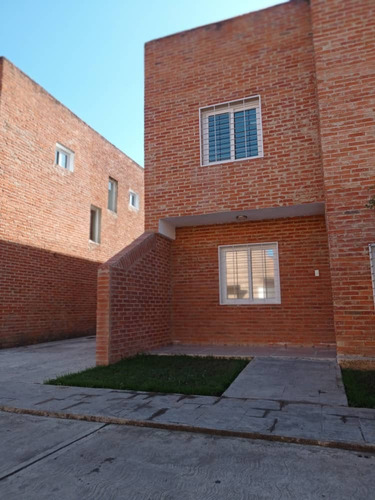 Townhouse San Diego Res. Vajegreda Sector Bosqueserino Av. Don Julio Centeno. Luisa Mezones Vende