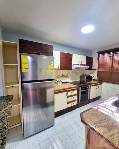 Imagen 3 de 10 de Townhouse En Alquiler En Cr Aguamarina, Lecheria. Anzoategui.