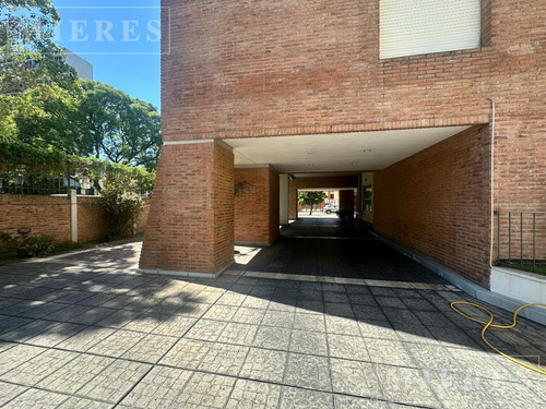 Cochera En Martinez
