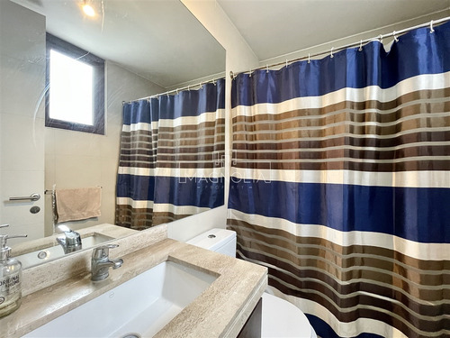Casa En Venta De 5 Dorm. Y Sauna En Chamisero