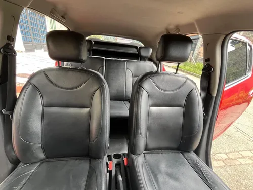 Renault Sandero Stepway 1.6 Night & Day