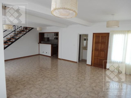 Imagen 4 de 23 de Casa Venta Barrio Gamma, 3 Dormitorios, 2 Baños, Cochera Y Jardín