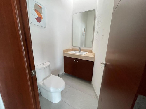 Venta Casa De Un Piso En Esquina Con Amplio Terreno, Temozon Norte