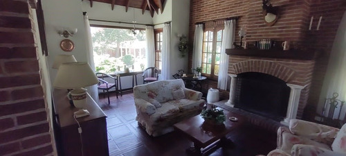 Imagen 6 de 21 de Casa En Venta De 4 Dormitorios C/ Cochera En Centro
