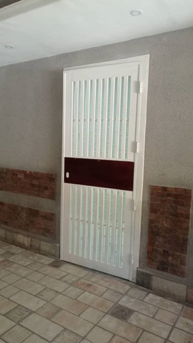 Imagen 3 de 14 de Apartamento En Venta En Naguanagua