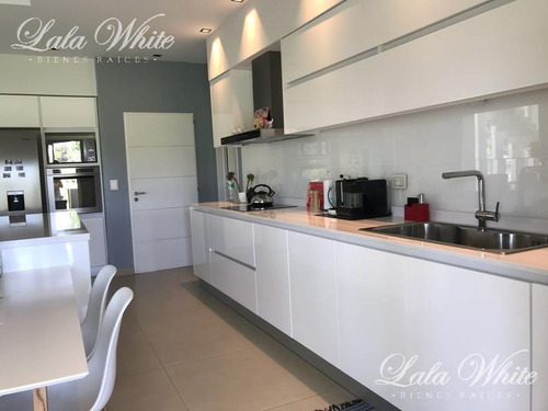 Imagen 4 de 18 de Venta - Hermosa Casa A La Laguna En Terralagos - Canning