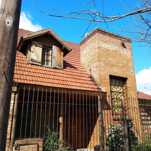 Casa 4 Ambientes. | Pasaje B 2166