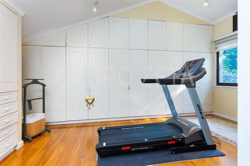 Casa En Arriendo De 7 Dorm. En Las Condes