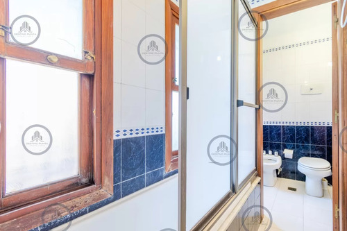 Espectacular Casa De Seis Dormitorios Y Servicio En Venta En Lugano