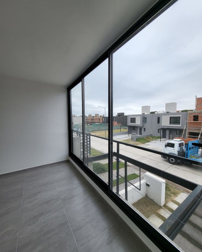 Imagen 5 de 21 de Duplex En Venta De 3 Dormitorios, Galeria Cubierta Con Asador, Cochera Doble