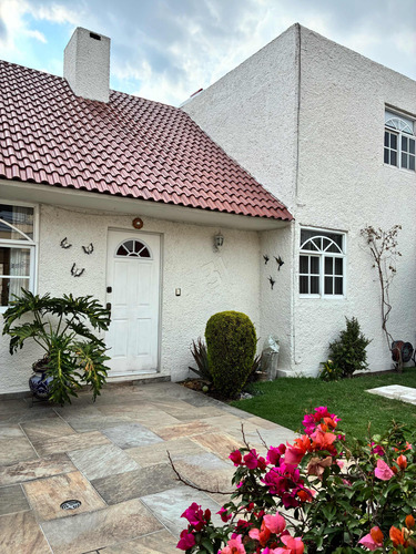 Casa De 4 Recámaras Y 2 Baños Completos - 194m2 Construcción