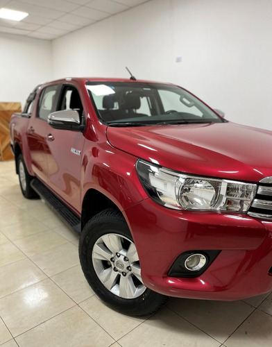 Imagen 2 de 17 de Toyota Hilux 2.8 Cd Srv 177 Cv 4x4 At