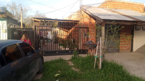 Casa En Venta - 5 Dormitorios 3 Baños - 230mts2 - Longchamps