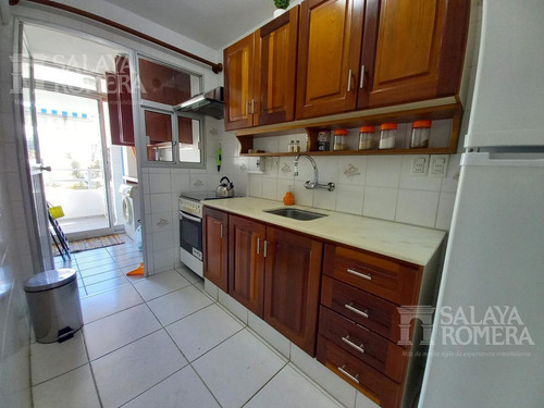 Venta - Punta Del Este, Parrillero En Balcón, Bajos Gastos