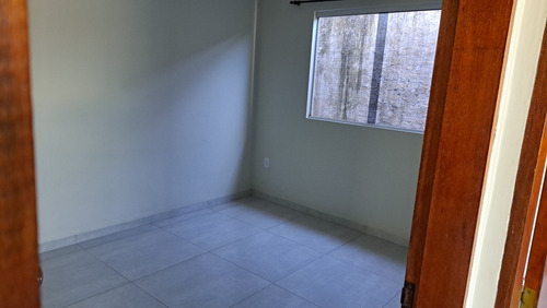 Casa Com 3 Dorms, 1 Wc, Sala E Cozinha Integradas E Garagem.
