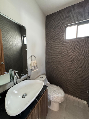 Casa 3 Habitaciones, En La Entrada De Pachuca, Casa Con Excelentes Espacios.