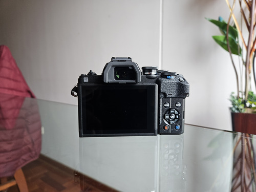 Olympus Om-d E-m10 Mark Iv Mirrorless Cuerpo No Caja Retail