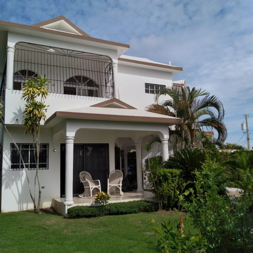 1623- Casa En El Doral, Pto. Pta.