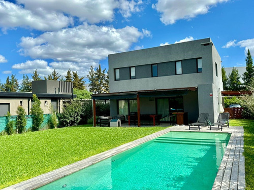 Casa  En Venta En Alvear De Benavidez, Tigre