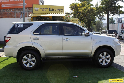 Imagen 4 de 25 de Toyota Fortuner Sr5