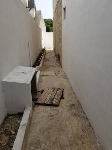 Imagen 10 de 10 de Bodega En Venta Sobre Avenida Ideal Para Atención Al Publico O Como Bodega P3303