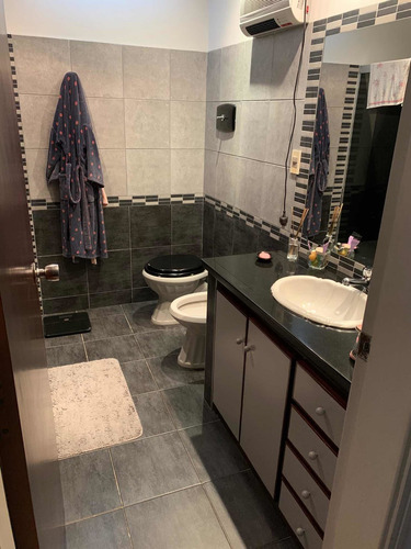 Casa Cuatro Dormitorios Tres Baños Uno En Suite