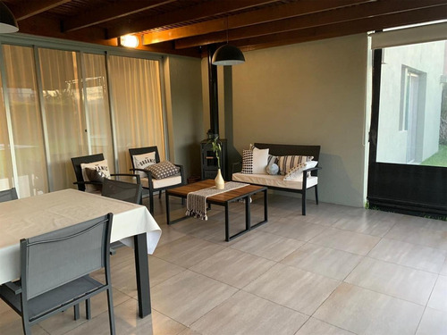 Casa En Venta, 4 Habitaciones. Haras Santa Maria