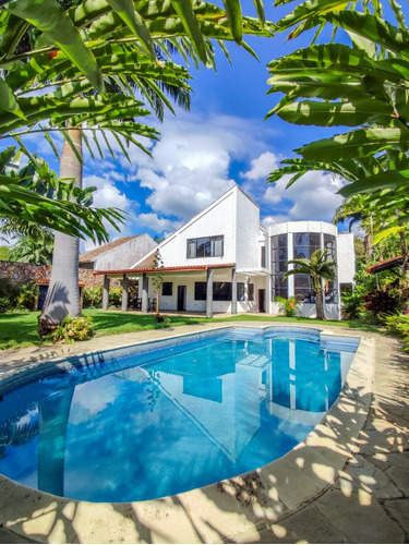 Hermosa Casa En Guataparo Country Club Valencia Con Piscina Y Jardin 