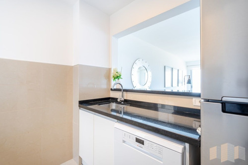 Imagen 18 de 28 de Apartamento De Tres Dormitorios En Suite En Alquiler Con Vista El Mar En Primera Línea Playa Brava