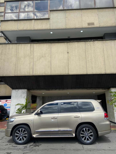 Imagen 6 de 10 de Toyota Land Cruiser Vxr V8 5.7