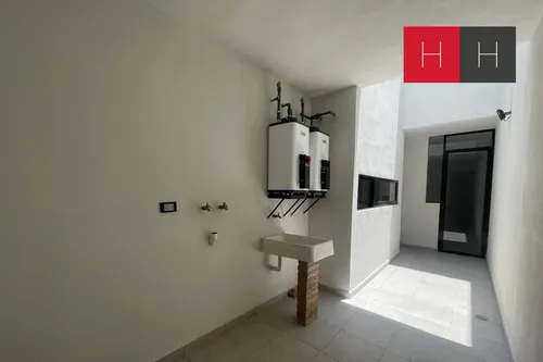Casa En Venta En Lomas De Angelópolis.