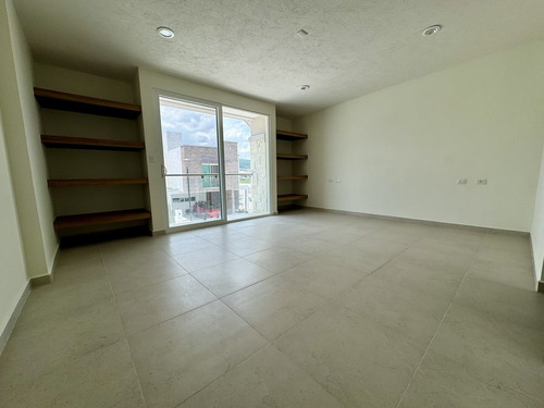 Ambiente Tranquilo, Amplio Jardín- La Vista Residencial