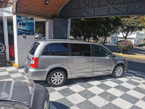 Imagen 10 de 12 de Chrysler Town & Country 3.6 Li Mt 2016