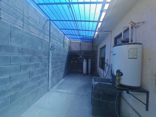 1 Nivel Con Reja Calle Cerrada Cerca De Junipero Serra Uteq/itq Y Facil Acceso Al Centro Y Juriquilla Fam. Pequeña O Rommies