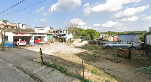 Se Vende Terreno Con Construcción En Col. Brunet, Nanchital