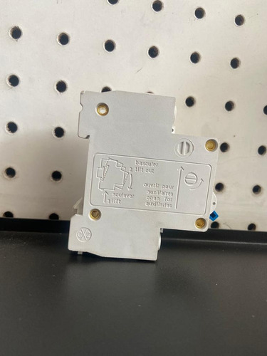 Interruptor Temomagnetico 6 Amp P/centrp De Carga