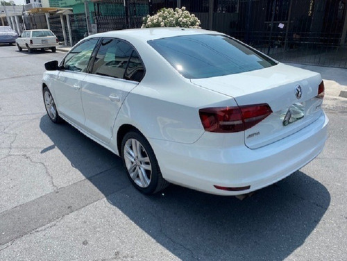 Imagen 5 de 10 de Volkswagen Jetta Sport 201 Blanco