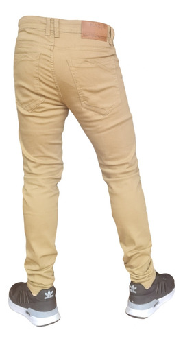 Jeans De Colores Entubado Para Hombre