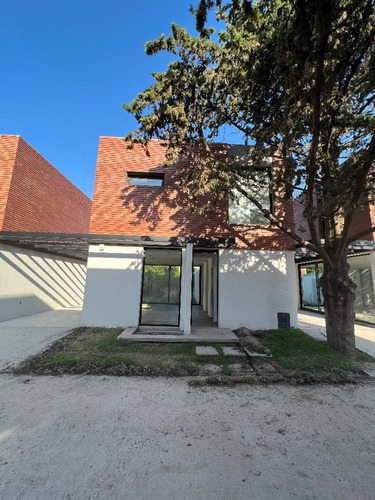 Duplex En Venta 2 Dormitorios En Gonnet Entre Caminos