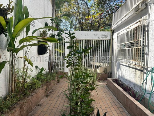 Se Vende Casa Para Remodelar ,de 3 Niveles ,ubicada En San Bernardino 25-17282