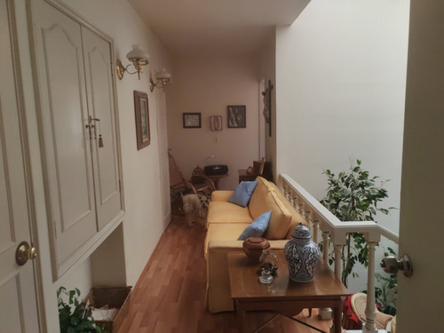 Excelente Casa En Venta A Dos Cuadras Del Colegio Irlandes.
