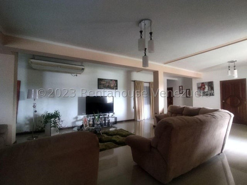 Gran Edificio En Venta En El Casco Central De Palo Negro Con Locales Comercial, Y Apartamentos Db 24-17347