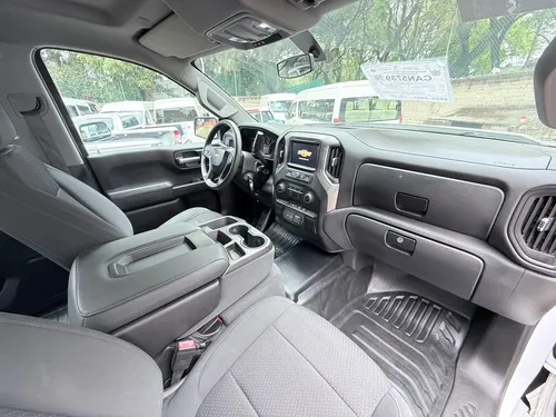 Chevrolet Silverado Wt Doble Cabina 4X2 4.3L V6