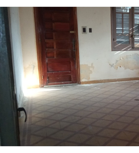 Casa Para Reciclar Con Gran Terreno Y Mucho Potencial En El Centro De Carmelo